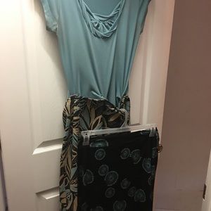 Women’s 2 piece skirt set w/an skirt to match.